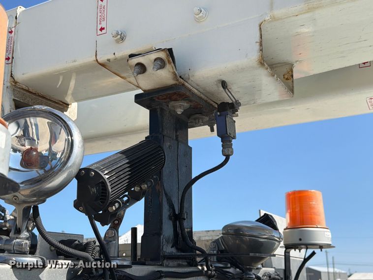 image for item EX4592 2012 Dodge RAM 5500 Heavy Duty bucket truck