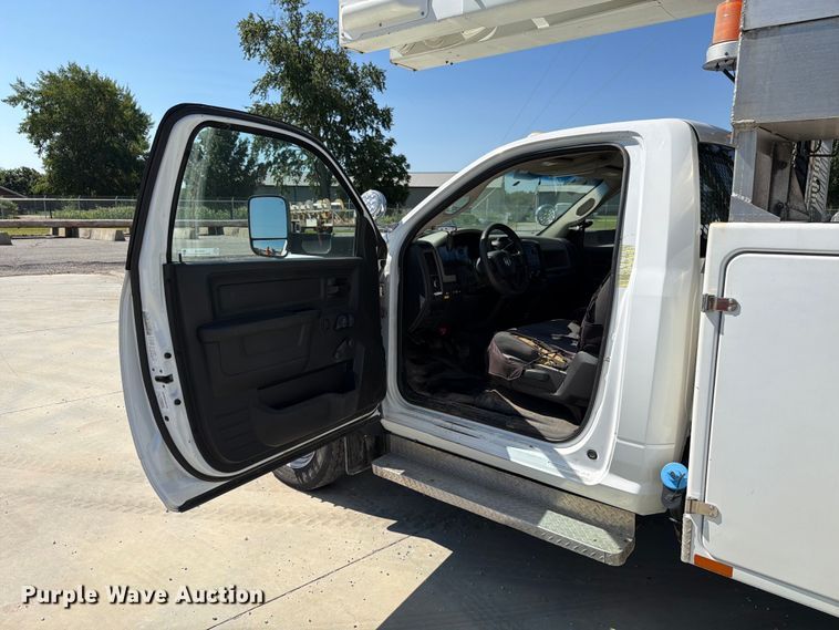image for item EX4592 2012 Dodge RAM 5500 Heavy Duty bucket truck