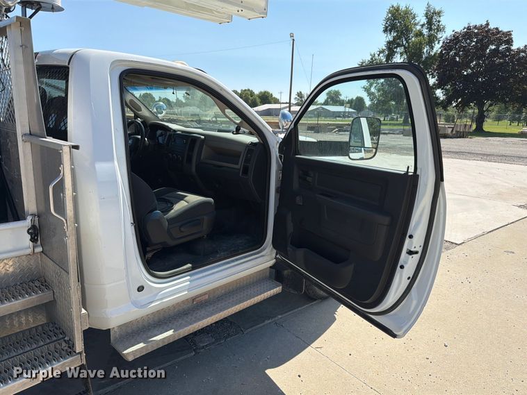 image for item EX4592 2012 Dodge RAM 5500 Heavy Duty bucket truck