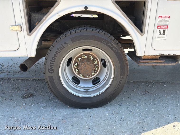 image for item EX4592 2012 Dodge RAM 5500 Heavy Duty bucket truck