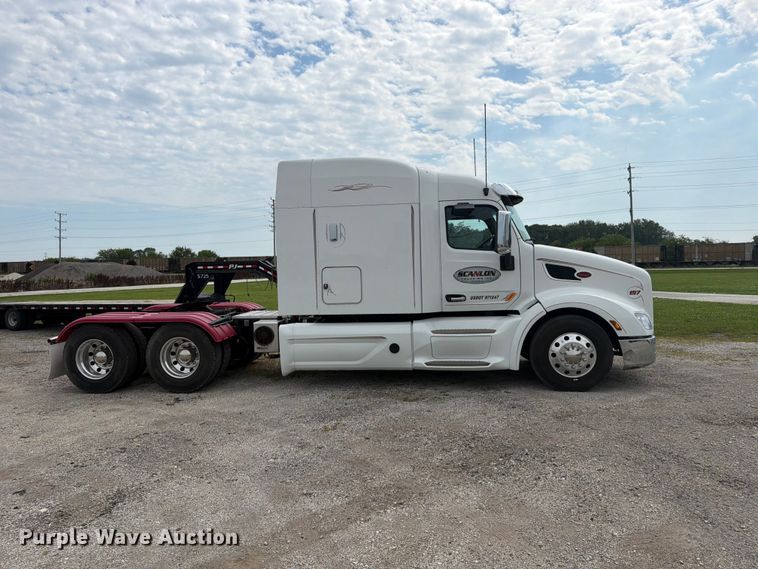 image for item FB5766 2020 Peterbilt 579 semi truck