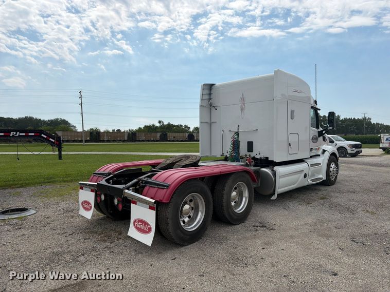 image for item FB5766 2020 Peterbilt 579 semi truck