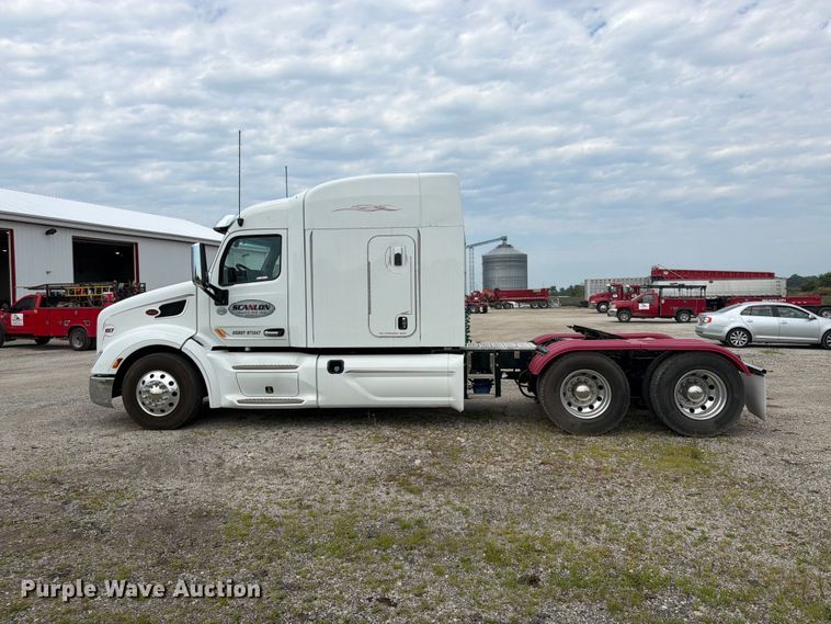 image for item FB5766 2020 Peterbilt 579 semi truck