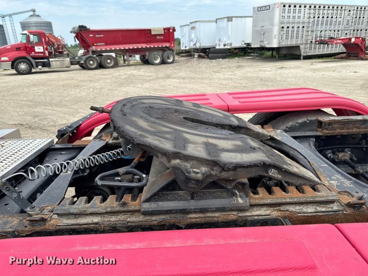 image for item FB5766 2020 Peterbilt 579 semi truck