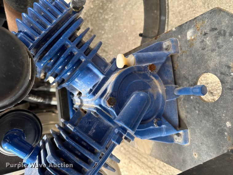 image for item FB5766 2020 Peterbilt 579 semi truck