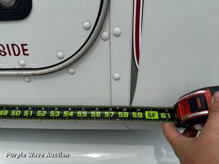 image for item FB5766 2020 Peterbilt 579 semi truck
