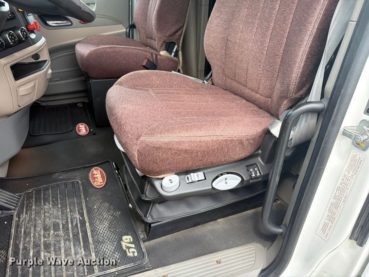 image for item FB5766 2020 Peterbilt 579 semi truck