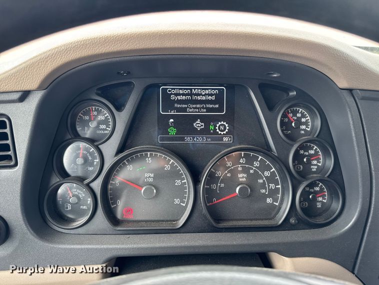 image for item FB5766 2020 Peterbilt 579 semi truck