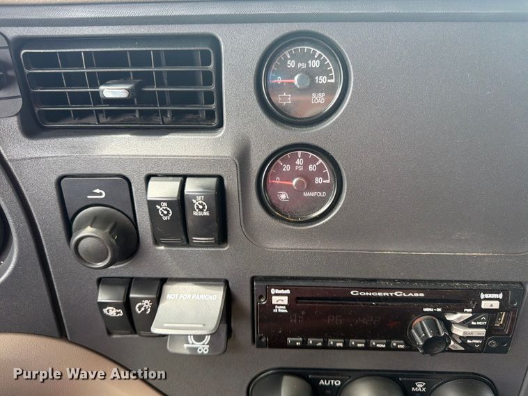 image for item FB5766 2020 Peterbilt 579 semi truck