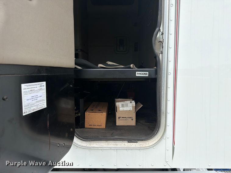 image for item FB5766 2020 Peterbilt 579 semi truck