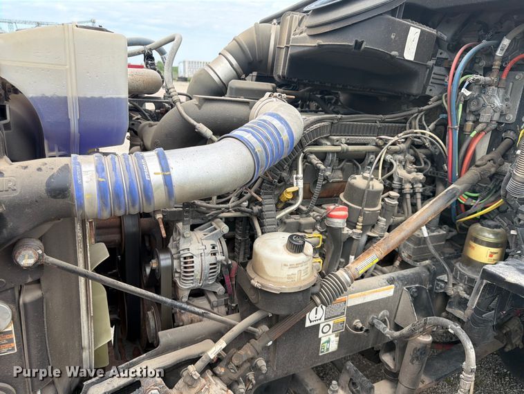 image for item FB5766 2020 Peterbilt 579 semi truck