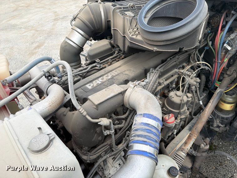 image for item FB5766 2020 Peterbilt 579 semi truck