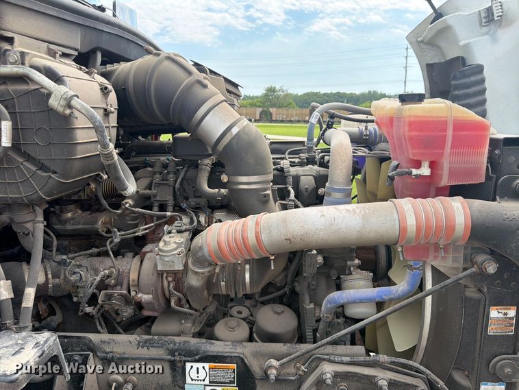 image for item FB5766 2020 Peterbilt 579 semi truck