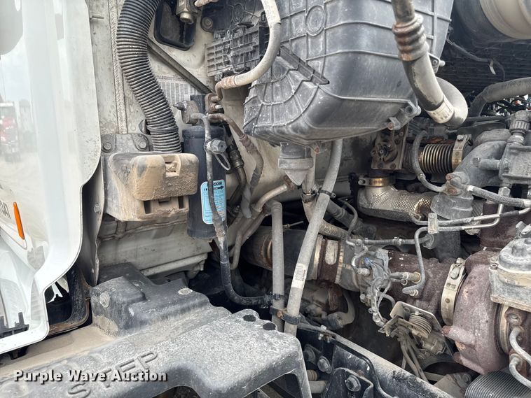 image for item FB5766 2020 Peterbilt 579 semi truck