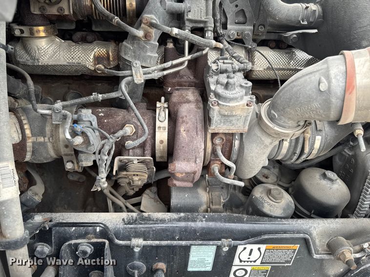 image for item FB5766 2020 Peterbilt 579 semi truck