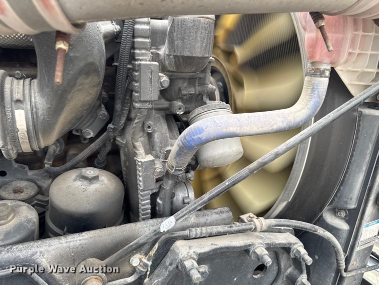 image for item FB5766 2020 Peterbilt 579 semi truck