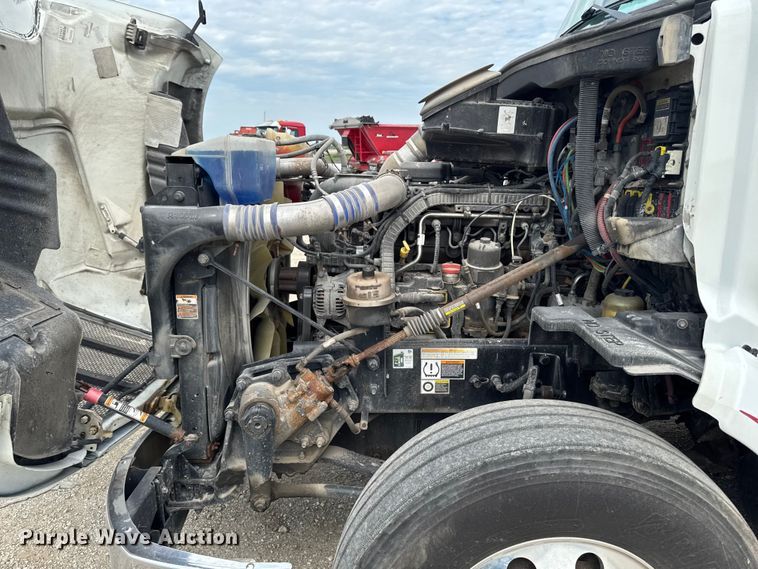 image for item FB5766 2020 Peterbilt 579 semi truck