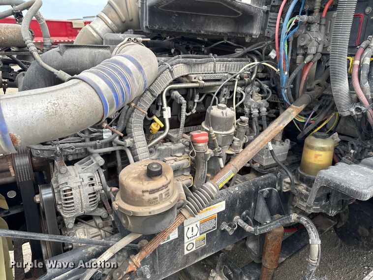 image for item FB5766 2020 Peterbilt 579 semi truck