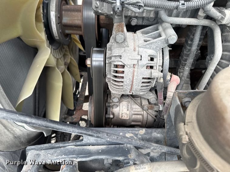 image for item FB5766 2020 Peterbilt 579 semi truck