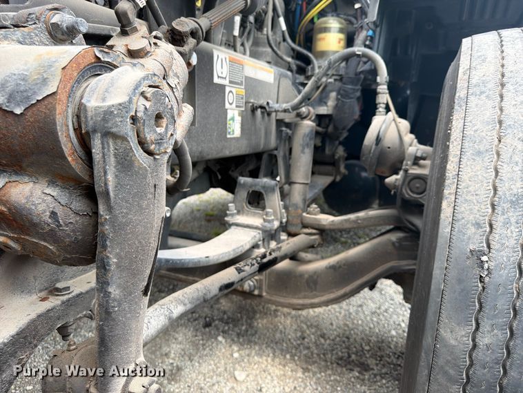 image for item FB5766 2020 Peterbilt 579 semi truck