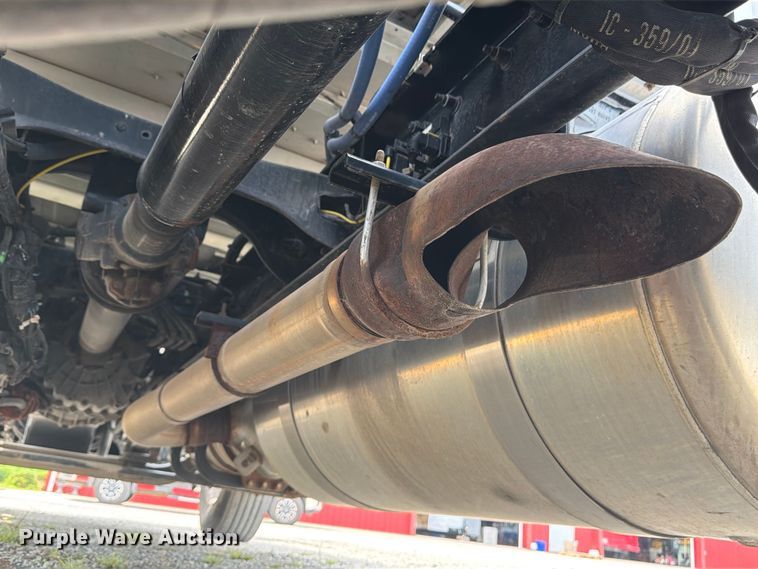 image for item FB5766 2020 Peterbilt 579 semi truck