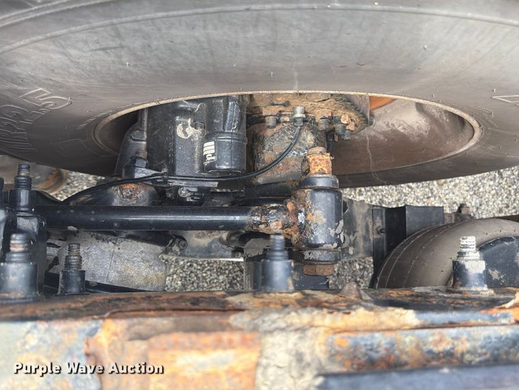 image for item FB5766 2020 Peterbilt 579 semi truck