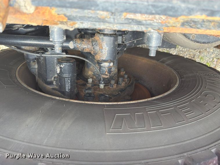 image for item FB5766 2020 Peterbilt 579 semi truck