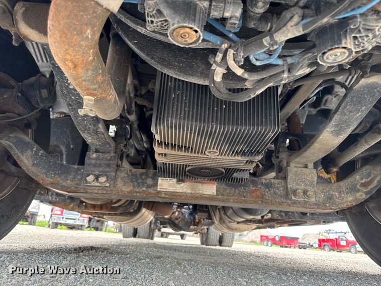 image for item FB5766 2020 Peterbilt 579 semi truck
