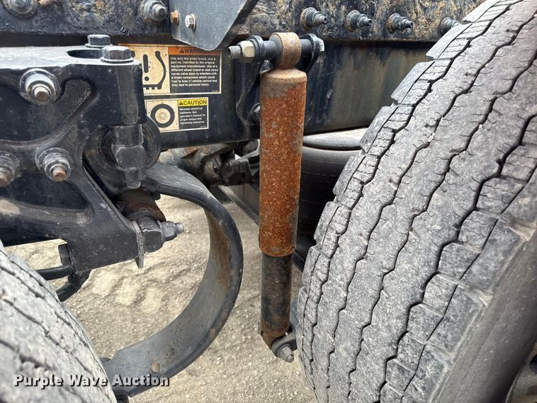 image for item FB5766 2020 Peterbilt 579 semi truck