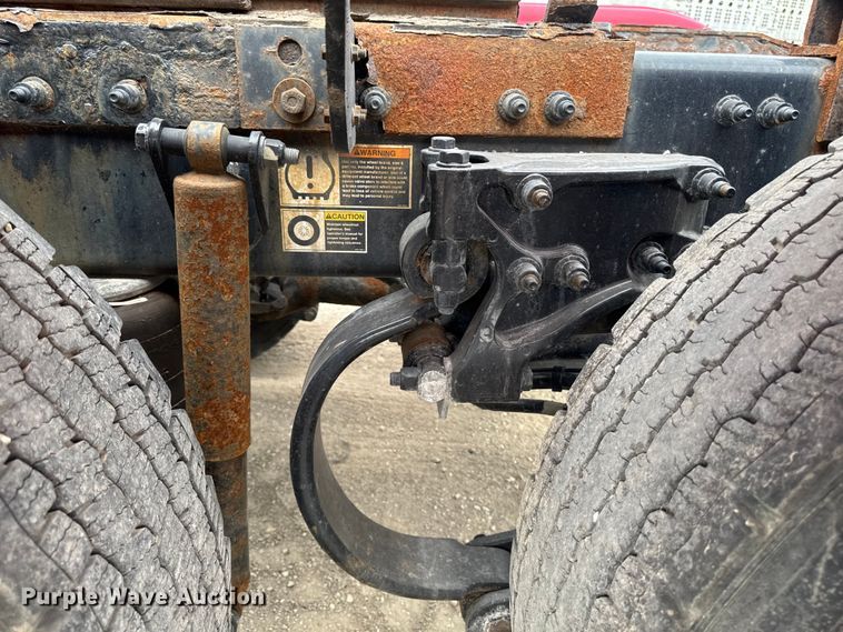 image for item FB5766 2020 Peterbilt 579 semi truck