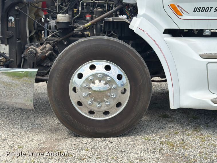 image for item FB5766 2020 Peterbilt 579 semi truck