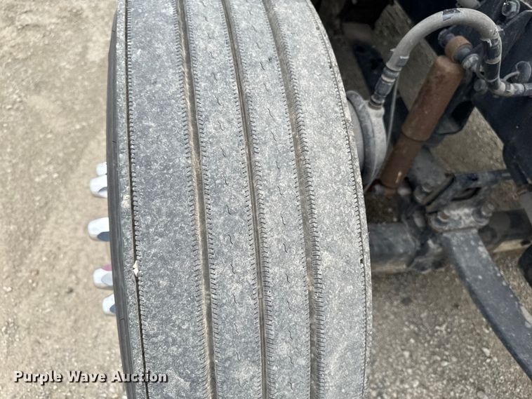 image for item FB5766 2020 Peterbilt 579 semi truck