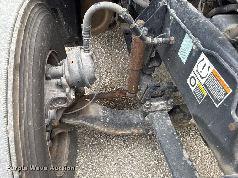 image for item FB5766 2020 Peterbilt 579 semi truck