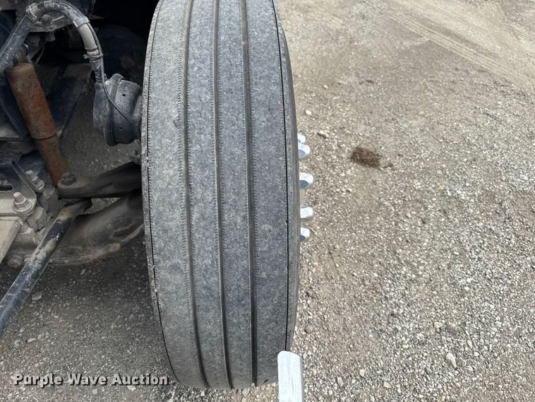 image for item FB5766 2020 Peterbilt 579 semi truck