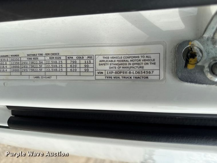 image for item FB5766 2020 Peterbilt 579 semi truck