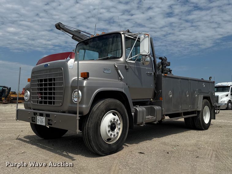image for item FB5768 1986 Ford LN7000 utility / service truck