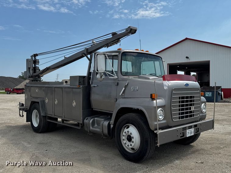 image for item FB5768 1986 Ford LN7000 utility / service truck