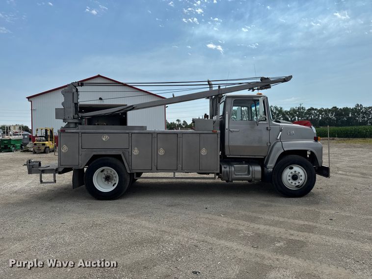 image for item FB5768 1986 Ford LN7000 utility / service truck