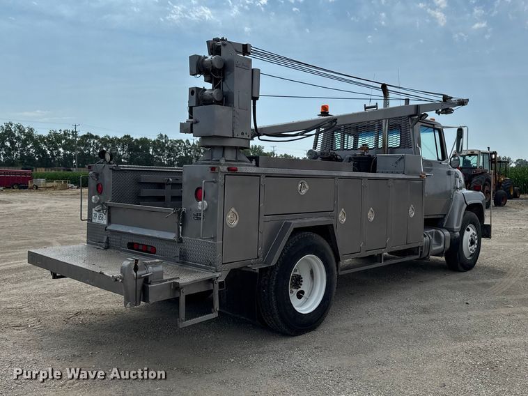 image for item FB5768 1986 Ford LN7000 utility / service truck