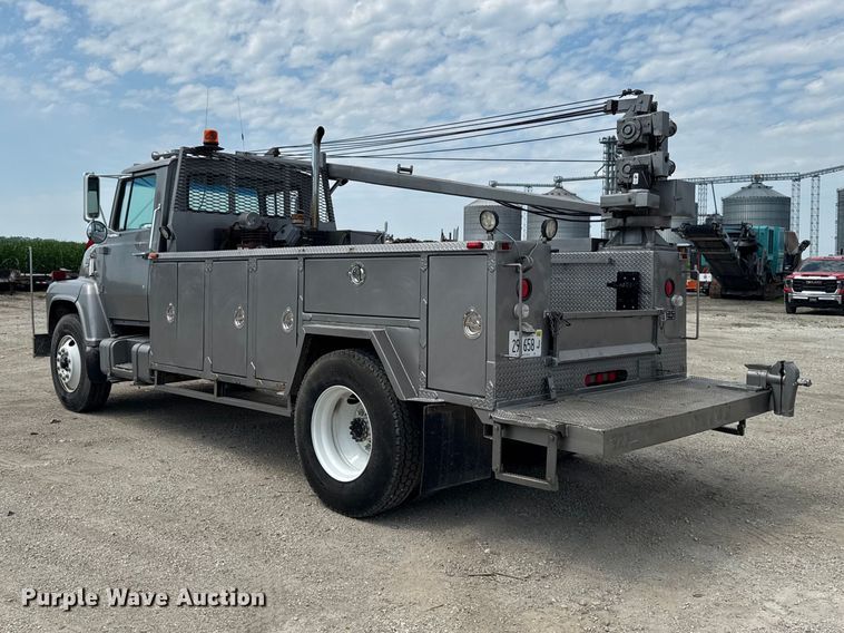 image for item FB5768 1986 Ford LN7000 utility / service truck