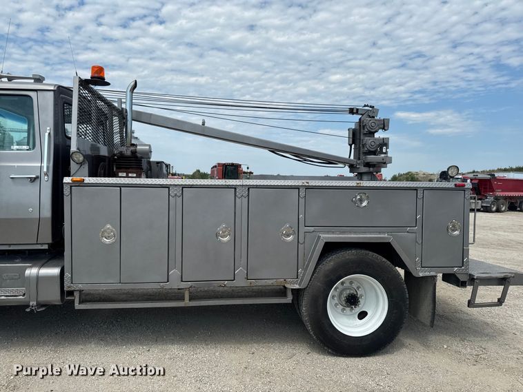 image for item FB5768 1986 Ford LN7000 utility / service truck