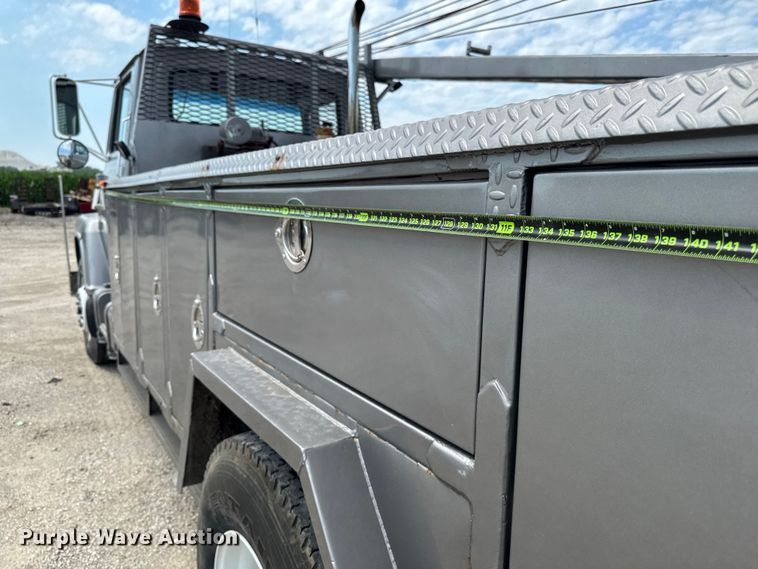 image for item FB5768 1986 Ford LN7000 utility / service truck