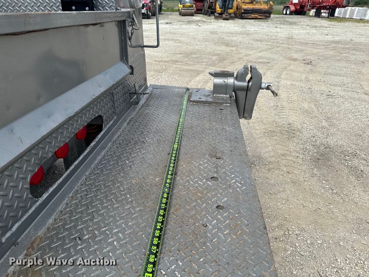 image for item FB5768 1986 Ford LN7000 utility / service truck
