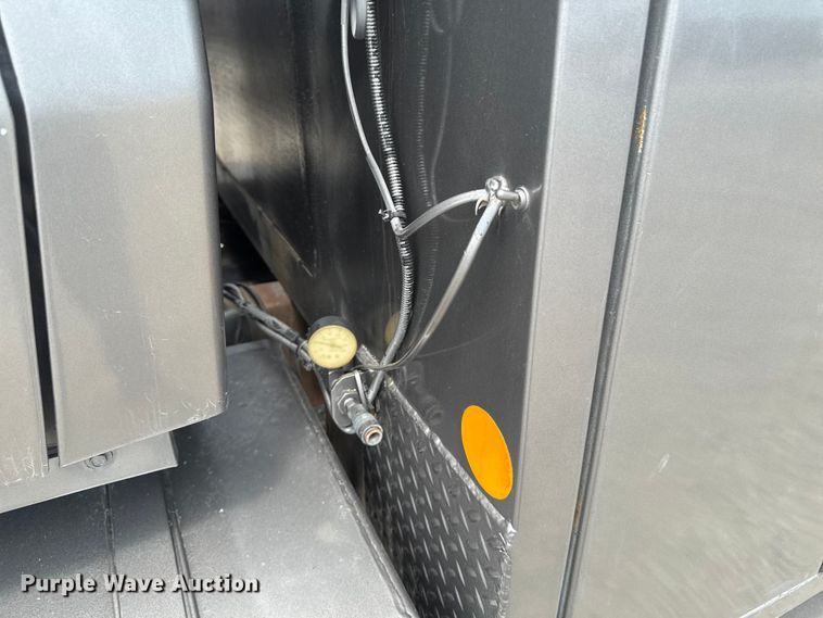 image for item FB5768 1986 Ford LN7000 utility / service truck
