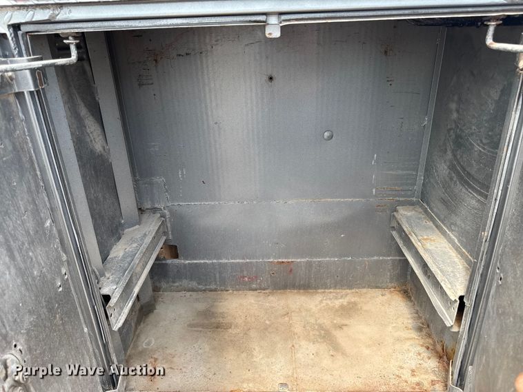 image for item FB5768 1986 Ford LN7000 utility / service truck
