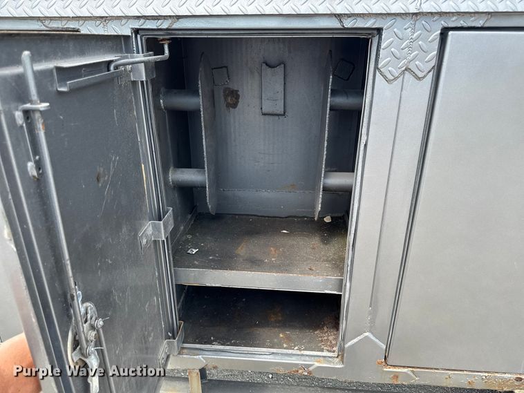 image for item FB5768 1986 Ford LN7000 utility / service truck