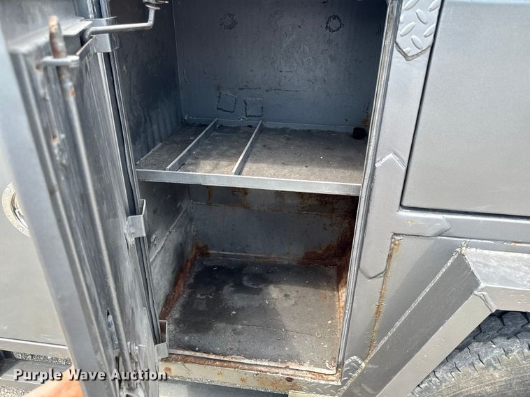 image for item FB5768 1986 Ford LN7000 utility / service truck
