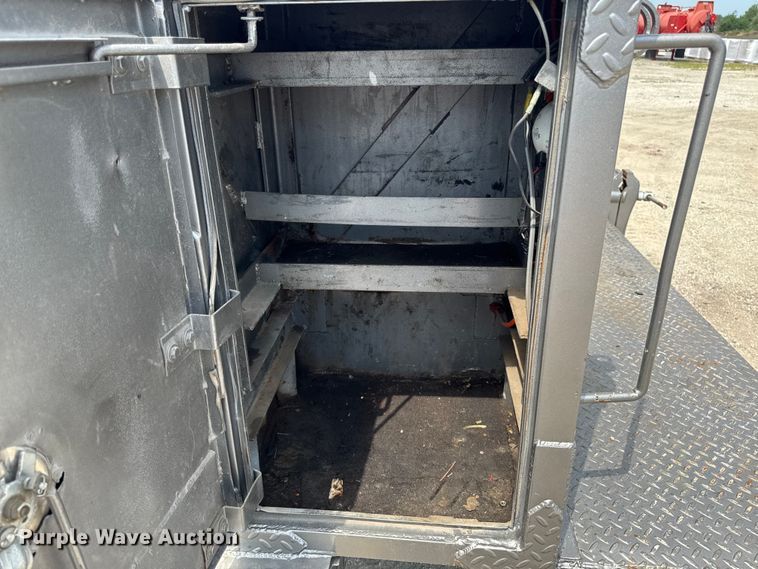 image for item FB5768 1986 Ford LN7000 utility / service truck