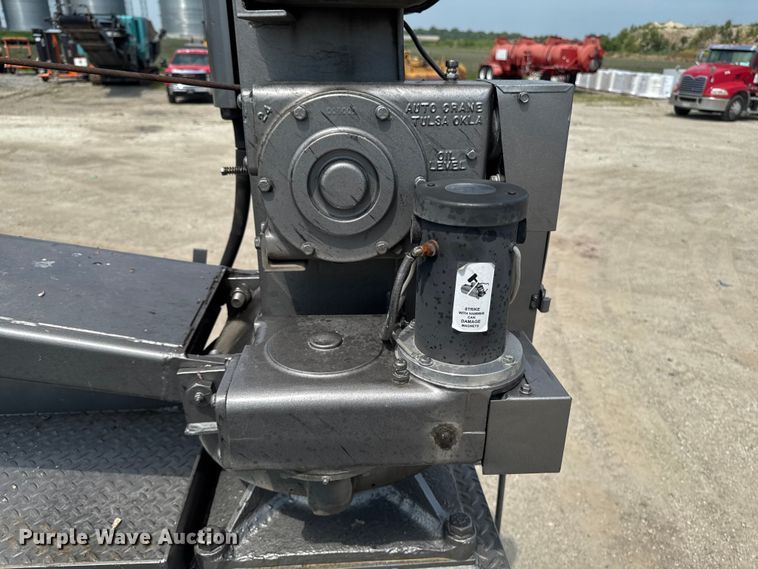 image for item FB5768 1986 Ford LN7000 utility / service truck