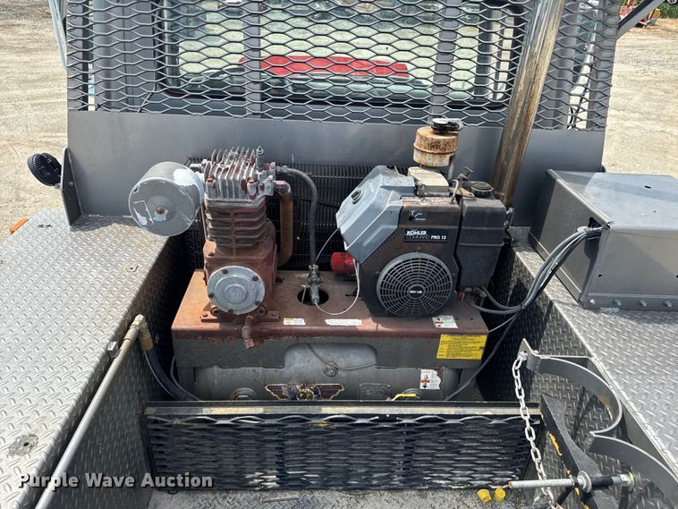 image for item FB5768 1986 Ford LN7000 utility / service truck
